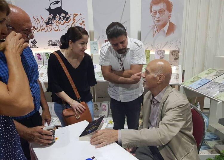 رفيق الطيور التي لازمته من بيته الشامي إلى قبره الفرنسي.. خيري الذهبي الروائي السوري الأنيق والمختلف