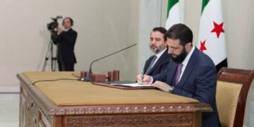 الرئيس السوري يوقع الإعلان الدستوري