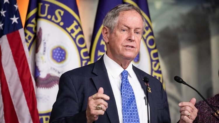 طرح مشروع لإلغاء عقوبات “قيصر” عن سوريا ضمن موازنة الدفاع الأمريكية