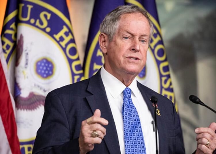 طرح مشروع لإلغاء عقوبات “قيصر” عن سوريا ضمن موازنة الدفاع الأمريكية