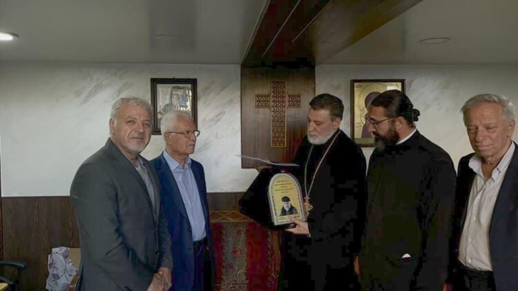 “دمشق” تكرّم كنيسة مار الياس الحيّ بدرع الأب باولو دالوليو