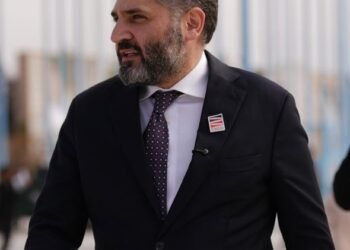 جمال الأتاسي: لماذا يهاجمون وزير الثقافة السوري؟