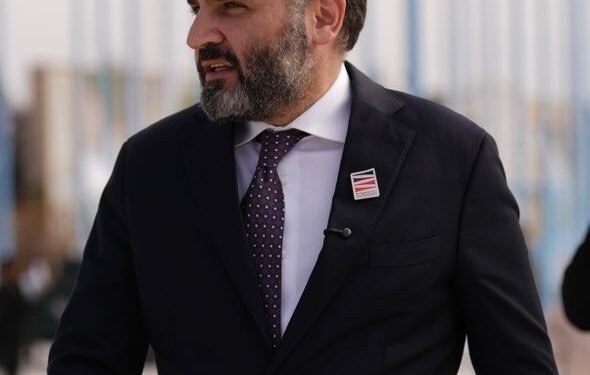 جمال الأتاسي: لماذا يهاجمون وزير الثقافة السوري؟