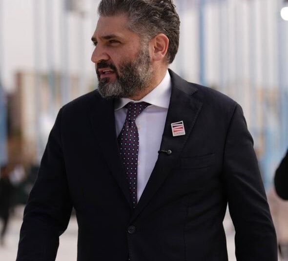 جمال الأتاسي: لماذا يهاجمون وزير الثقافة السوري؟