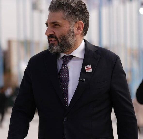 جمال الأتاسي: لماذا يهاجمون وزير الثقافة السوري؟