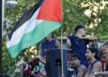 علم فلسطين يفجّر توتراً بين إسبانيا وإسرائيل.. ونجم برشلونة في واجهة الجدل