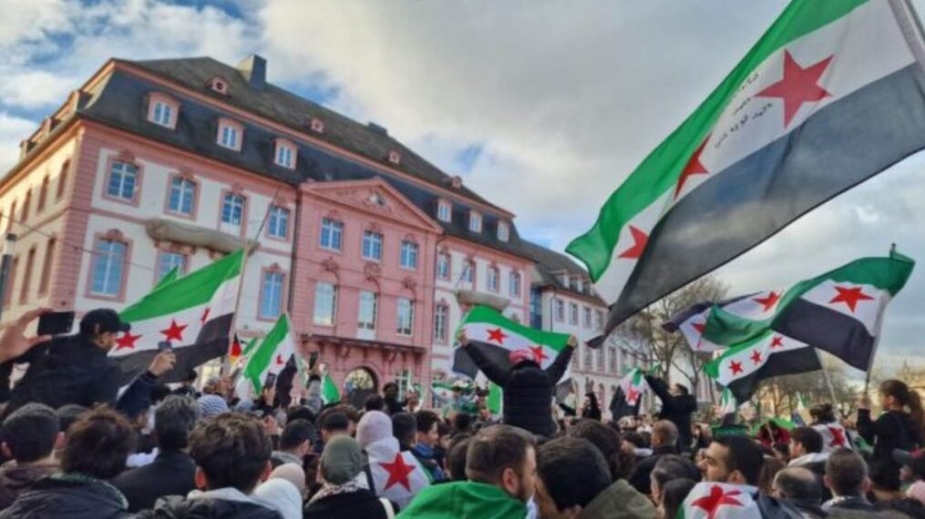 عودة 1.6 مليون سوري إلى بلادهم تثير نقاشاً في ألمانيا حول مستقبل اللاجئين