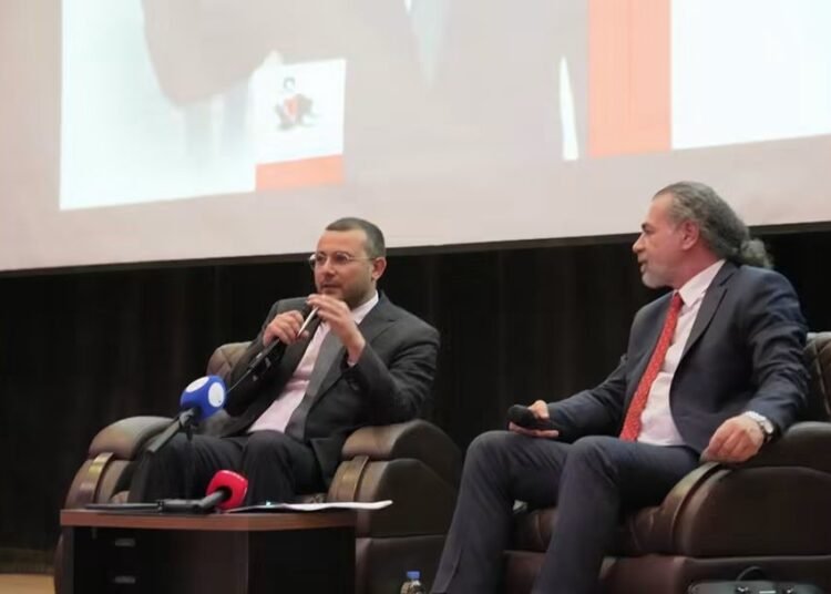 منير الربيع: سوريا تستحق فرصة جديدة لبناء دولة المواطنة والديمقراطية