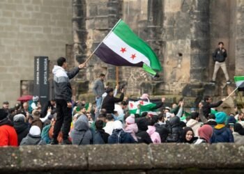 عن المسافة النقدية “المشوشة” مع السلطة