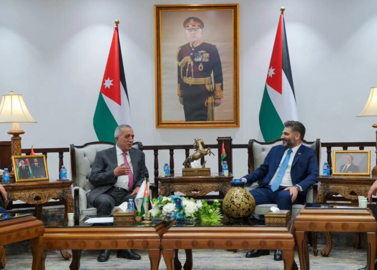 وزير الثقافة يجري مباحثات في عمّان لتعزيز الشراكة الثقافية ويزور أبرز المؤسسات الثقافية الأردنية
