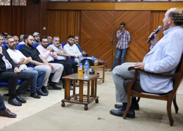 محاضرة في حماة تناقش فرص النهوض الاقتصادي في سوريا وتستعرض تجارب دول حققت قفزات تنموية