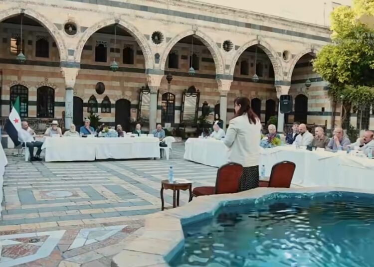 وزارة الثقافة تفتح باب الحوار مع الفنانين التشكيليين في دمشق لتعزيز تطوير المشهد الثقافي