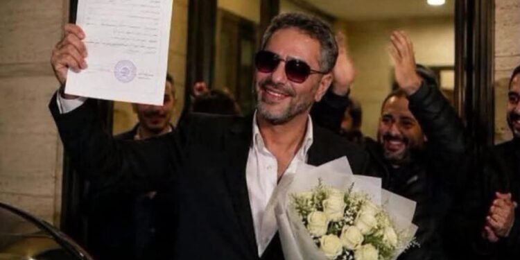 وزير الثقافة محمد ياسين الصالح يهنئ الفنان فضل شاكر ويدعوه إلى زيارة سوريا لتكريمه تقديرًا لموقفه من الثورة السورية