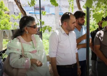 وفد حقوقي يزور التريمسة في ذكرى المجزرة ويؤكد أهمية توثيقها ومحاسبة المسؤولين