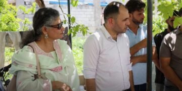 وفد حقوقي يزور التريمسة في ذكرى المجزرة ويؤكد أهمية توثيقها ومحاسبة المسؤولين