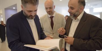 بين الحرف وأهله.. وزير الثقافة يتابع فعاليات الملتقى السوري لفن الخط العربي والزخرفة في دمشق