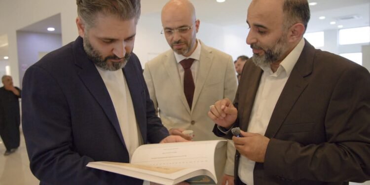 بين الحرف وأهله.. وزير الثقافة يتابع فعاليات الملتقى السوري لفن الخط العربي والزخرفة في دمشق