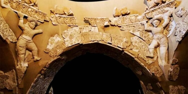 بهلوان قصر هشام يحضر في مجسّمين متوازنين