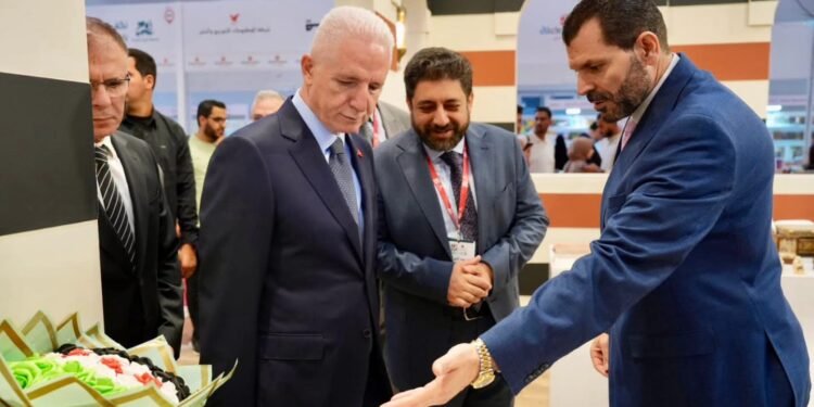 والي إسطنبول يزور جناح وزارة الثقافة السورية في معرض إسطنبول الدولي للكتاب العربي