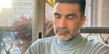 الشاعر عمر إدلبي لمنصة دمشق الإخبارية: مشاركتي في مهرجان دمشق الدولي للشعر العربي تحقق حلمًا انتظره الشعراء السوريون